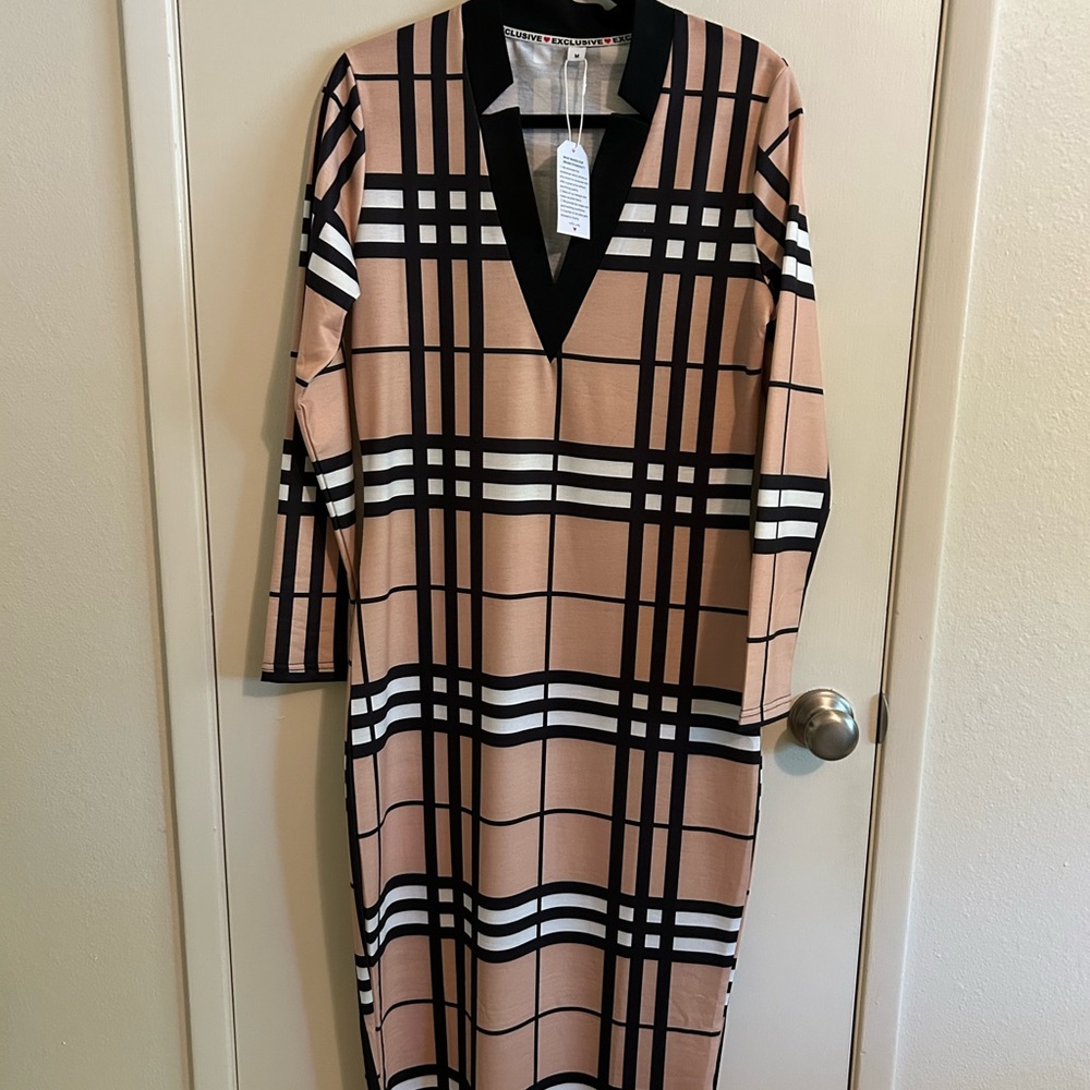 Elegant Checkered Dress in Black and Tan by Exclusive ❤️!
